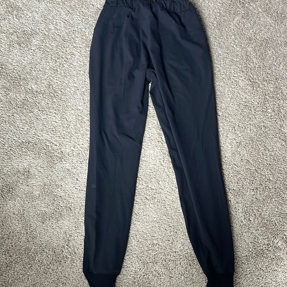 black lululemon joggers - Picture 3 of 4